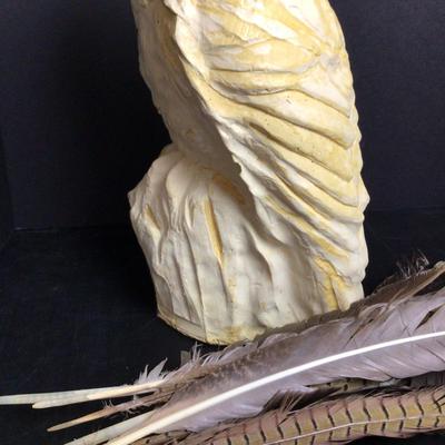 1374 Raven Sculpture & Feathers