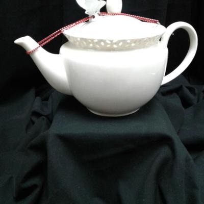 I Godinger Teapot and porcelain lid holder