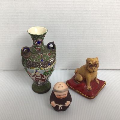 1371 Decorative Lot Foo Dog & Vase