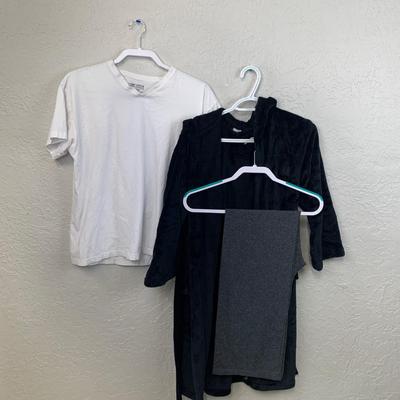 #615 X-Large Robe, Tshirt and Medium Leggings