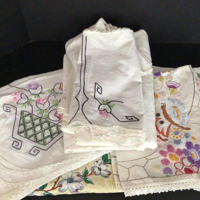 1263 Vintage Embroidered Table Cloth Lot