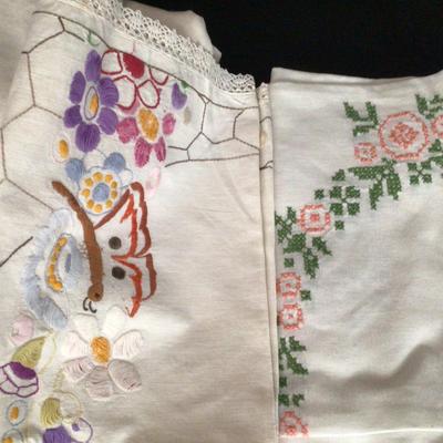 1263 Vintage Embroidered Table Cloth Lot