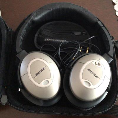 1255 BOSE Quiet Comfort 2 Noise Cancelling Headphones