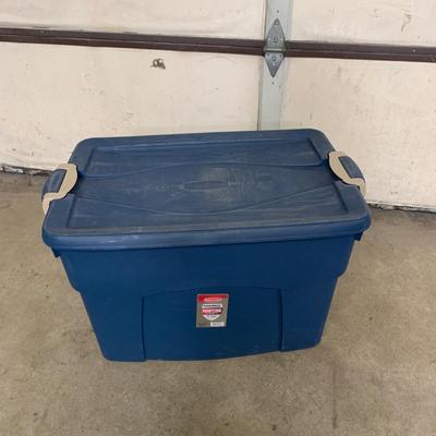 #651 Rubbermaid Roughneck 35 Gallon Tote
