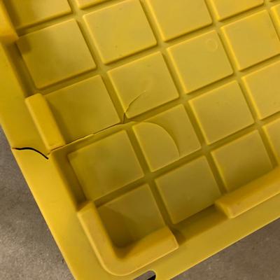 #656 27 Gallon Storage Bin