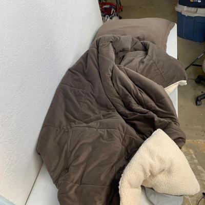 #657 Full Size Bedspread, Sheet and Pillow