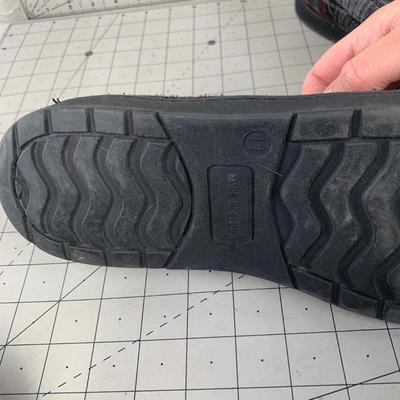 #659 Size 11 Slippers