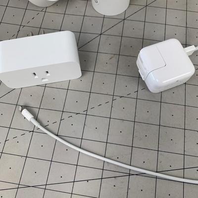 #662 Apple Charger and Charger Heads