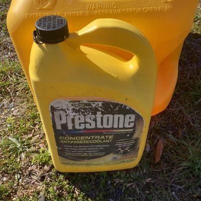 166 Fuel Containers 5Gal & Prestone Antifreeze