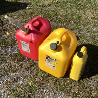 166 Fuel Containers 5Gal & Prestone Antifreeze