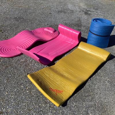 167 Lot of 4 Pool Floats