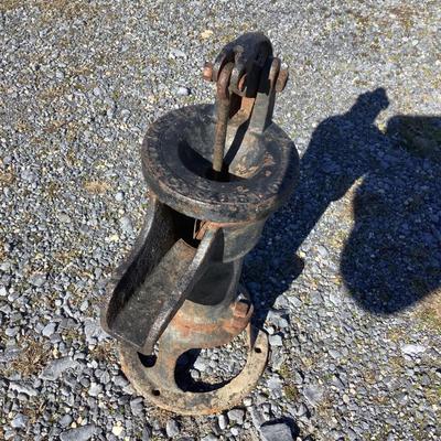 173 Antique Cast Iron Water Pump Garden Decor