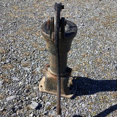 173 Antique Cast Iron Water Pump Garden Decor