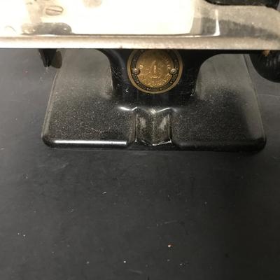 SINGER SEWING MACHINE