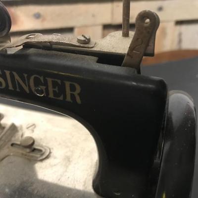 SINGER SEWING MACHINE