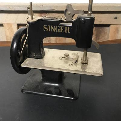 SINGER SEWING MACHINE
