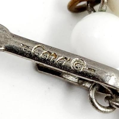 VINTAGE CORA WHITE & SILVERTONED NECKLACE