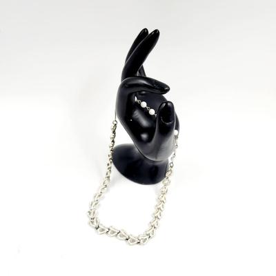 VINTAGE CORA WHITE & SILVERTONED NECKLACE