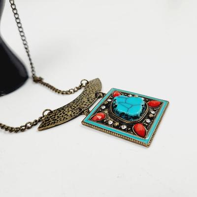 ANTIQUE FINISH FAUX TURQUOISE METAL NECKLACE