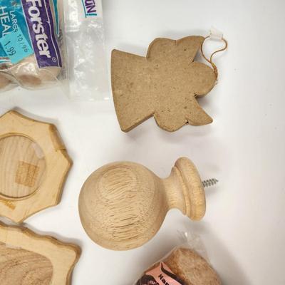 WOODEN CRAFTS & CORK BUNDLE
