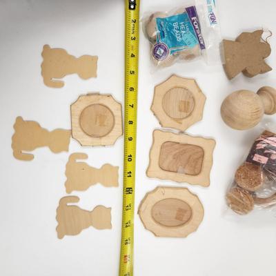 WOODEN CRAFTS & CORK BUNDLE