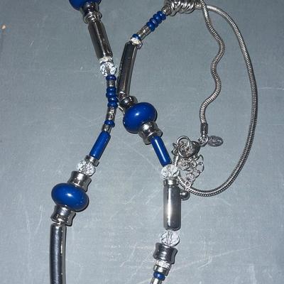 Nice Chicos necklace