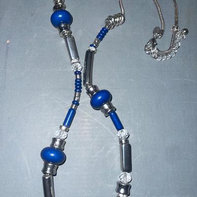 Nice Chicos necklace