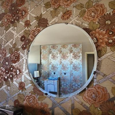 Round Beveled Wall Mirror 18