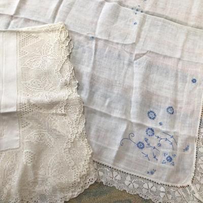 1365 Vintage Blue Cornflower & Lace Tablecloth lot