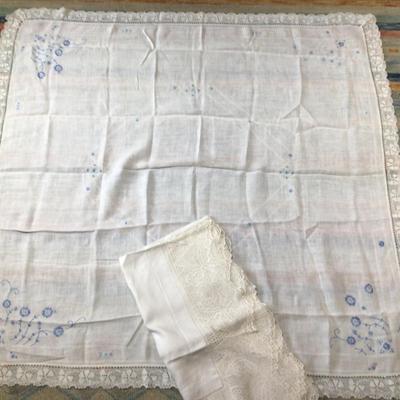 1365 Vintage Blue Cornflower & Lace Tablecloth lot