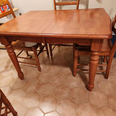 Solid Wood table w 4 chairs 45x35