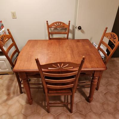 Solid Wood table w 4 chairs 45x35