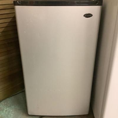 186 SANYO Eclipse Series Mini Refrigerator