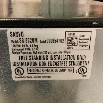 186 SANYO Eclipse Series Mini Refrigerator