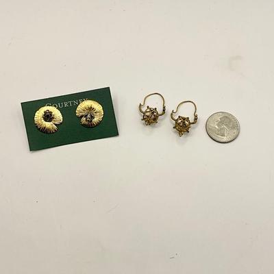 1582 Lily pad Frog and Hexagonal Earrings