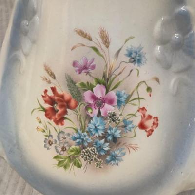 VINTAGE VICTORIAN STYLE FLORAL WASH BASIN AND PITCHER