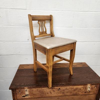 VINTAGE COTTONSMITH FURNITURE MFG. CO. SEWING MACHINE CHAIR WITH STORAGE