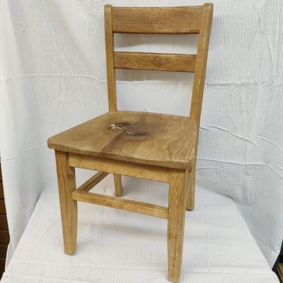 VINTAGE CHILDREN'S SOLID WOOD CHAIR