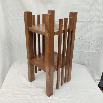 CHARMING WOODEN PLANT STAND