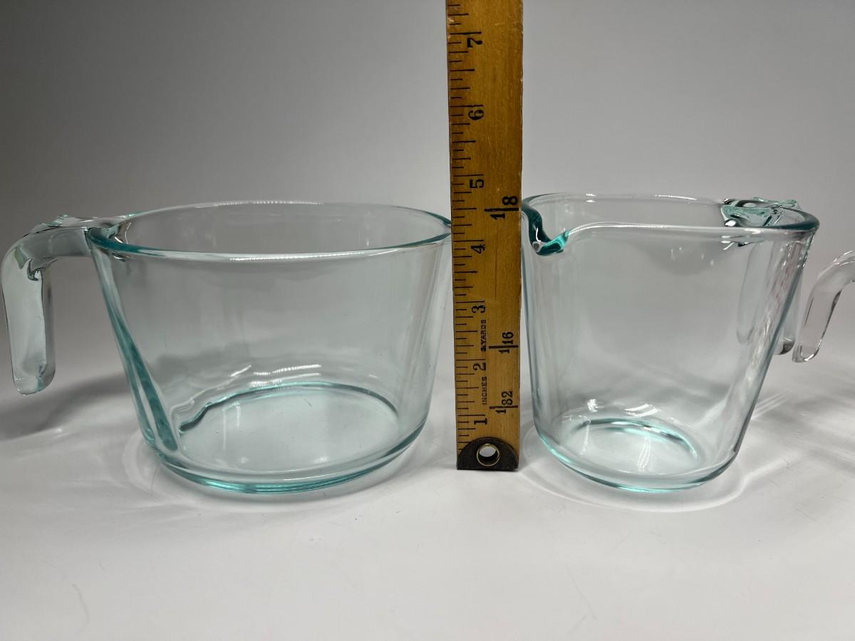 Large Medium Glass Pitchers, Pyrex Measuring Cup, & General Plastic Measuring  Cup