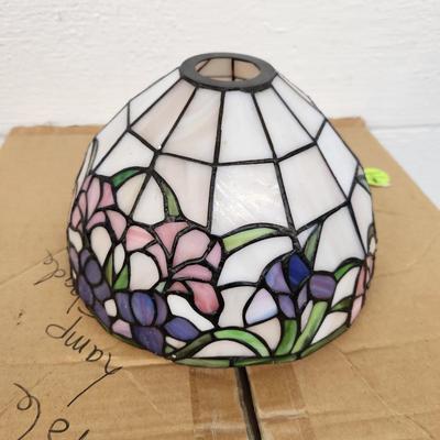 TIFFANY STYLE STAINED GLASS LAMP SHADE