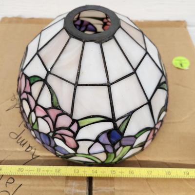 TIFFANY STYLE STAINED GLASS LAMP SHADE