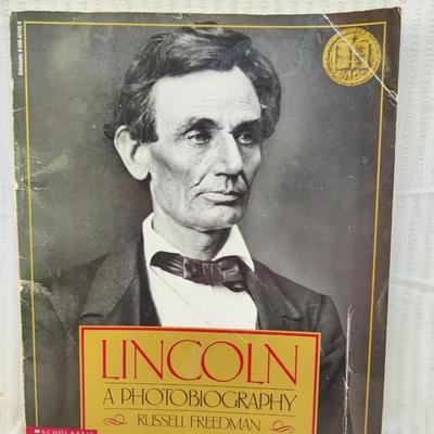 1987 LINCOLN - A PHOTOBIOGRAPHY by RUSSELL FREEDMAN #1