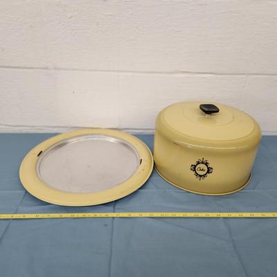 VINTAGE WEST BEND METAL CAKE CARRIER
