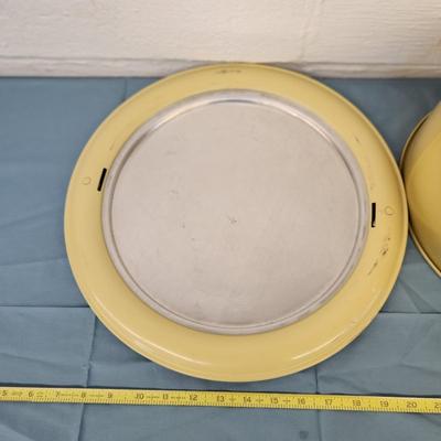 VINTAGE WEST BEND METAL CAKE CARRIER