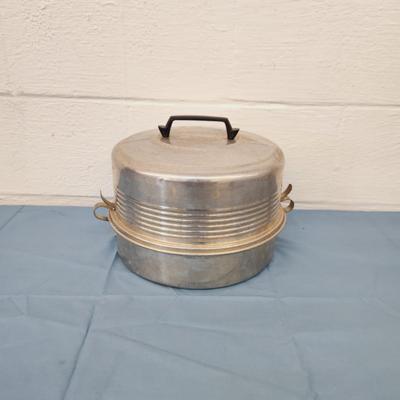 VINTAGE REGAL ALUMINUM CAKE CARRIER
