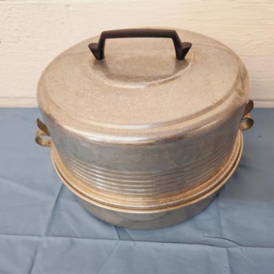 VINTAGE REGAL ALUMINUM CAKE CARRIER