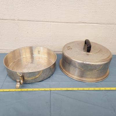 VINTAGE REGAL ALUMINUM CAKE CARRIER