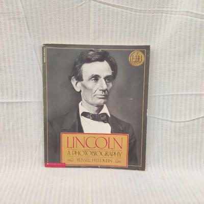 1987 LINCOLN - A PHOTOBIOGRAPHY by RUSSELL FREEDMAN #2