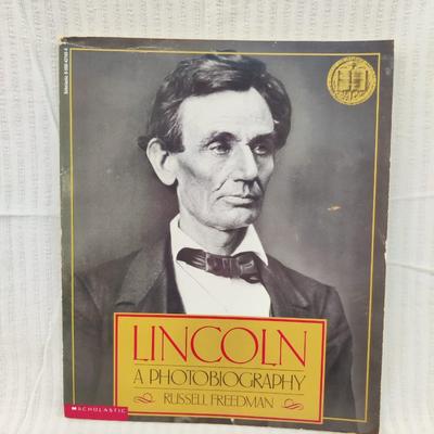 1987 LINCOLN - A PHOTOBIOGRAPHY by RUSSELL FREEDMAN #2
